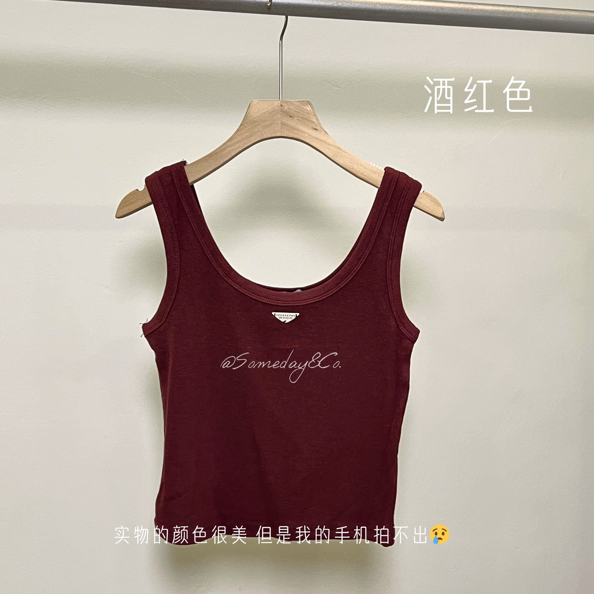 B014 设计感三角标背心｜Ready stock 现货