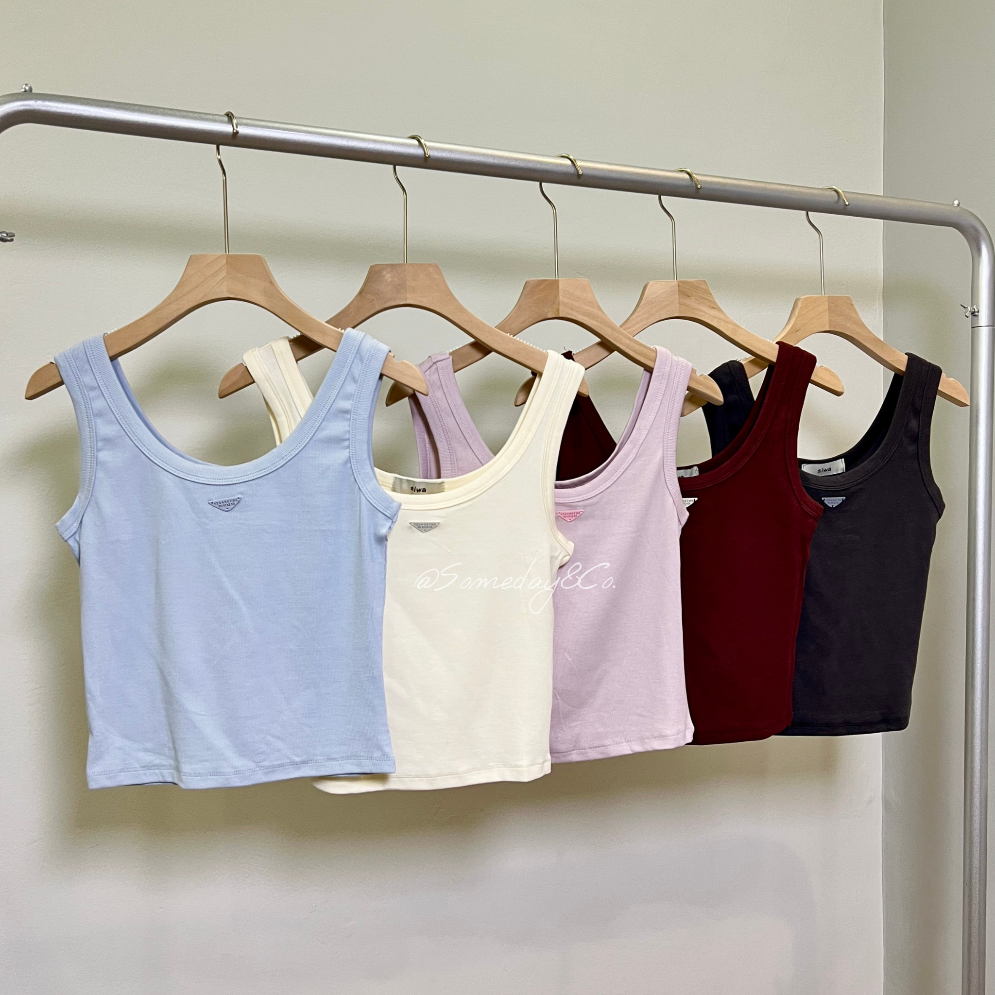 B014 设计感三角标背心｜Ready stock 现货