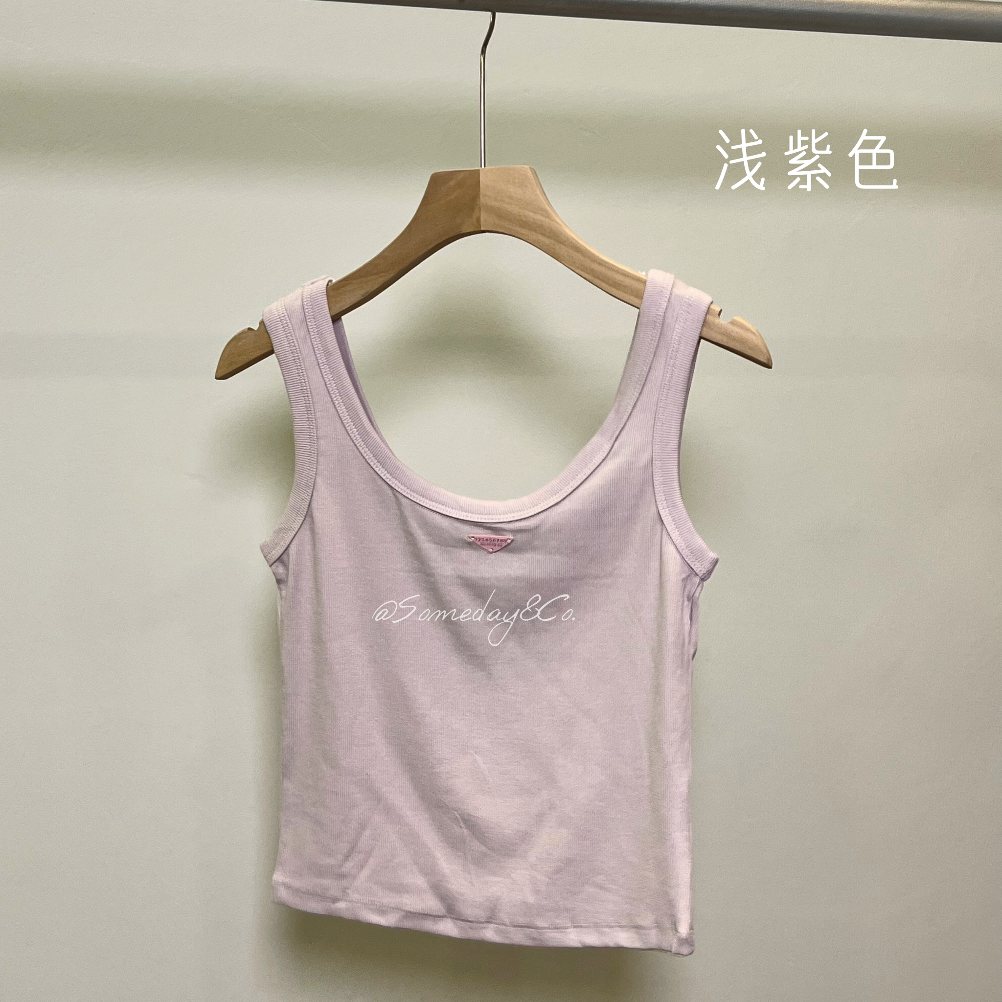 B014 设计感三角标背心｜Ready stock 现货