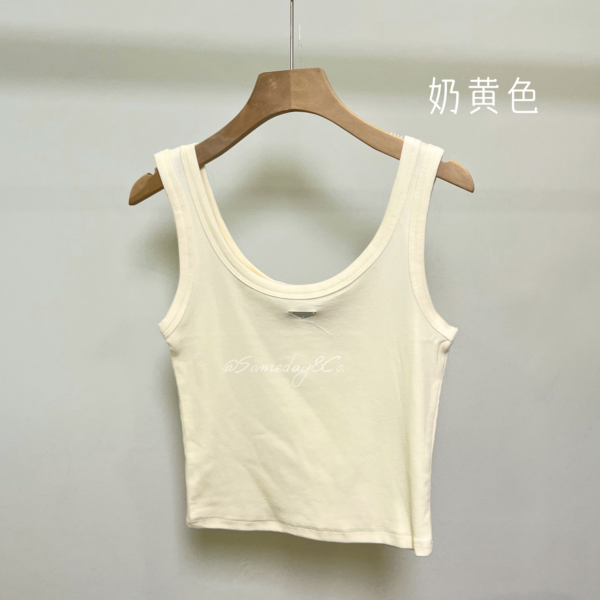 B014 设计感三角标背心｜Ready stock 现货